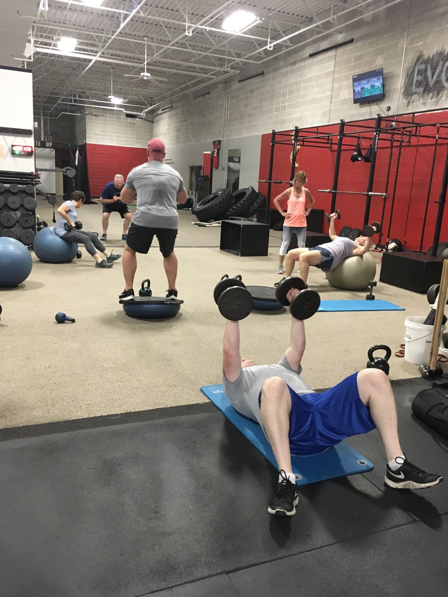 FitWorkz1's tweet photo. Group training is always a pleasure. #Evolution #fit #fitnessdekalb #fitworkzdekalb #fitlife #functionaltraining #functionalfitness #eatbycolor #grouptraining #fitover40 #groupfitness #fitworkz #dekalb #trainhard #training https://t.co/evmn08NX6f