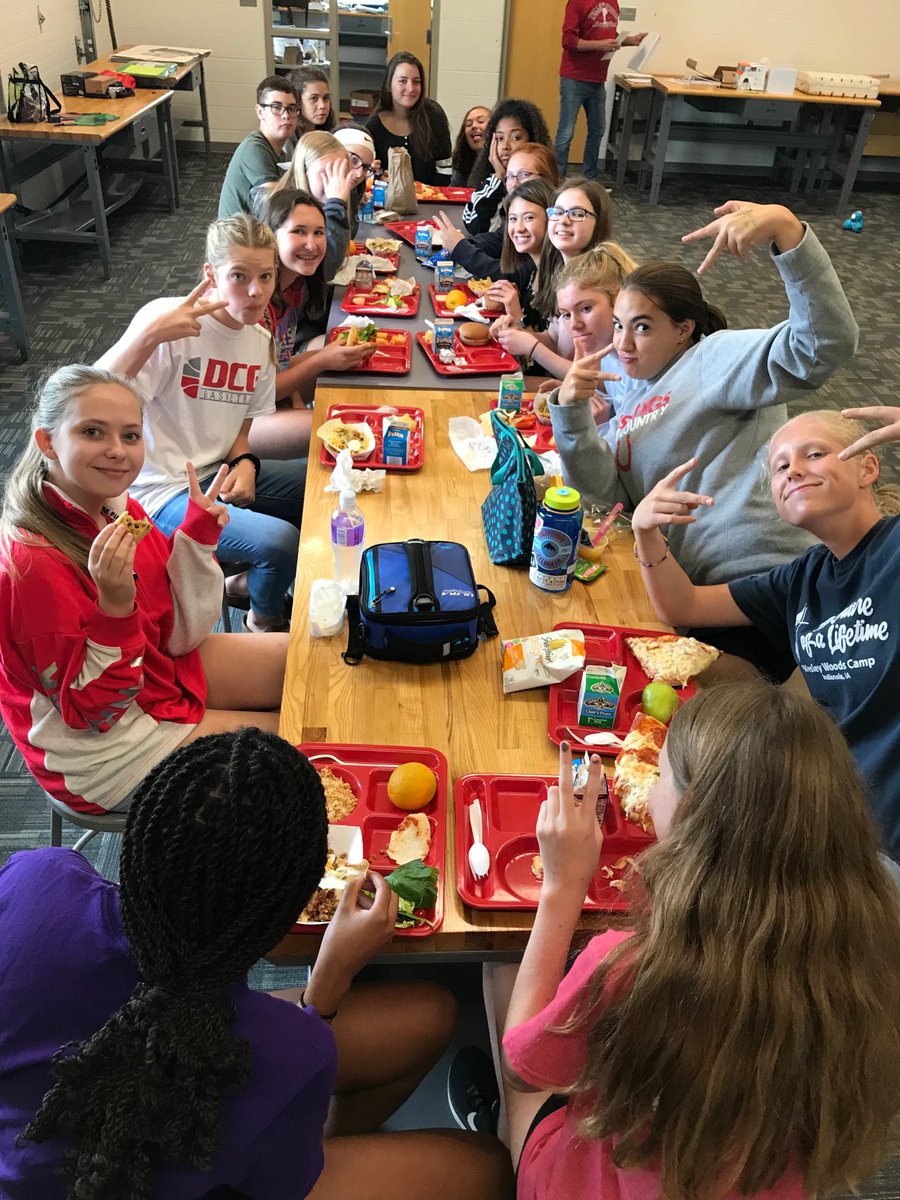 EmilyFJudd's tweet photo. Meadows Student Council meeting about Makerspace and Homecoming! #meadowsmagic #dcgexcellence https://t.co/1KgEWufWHN