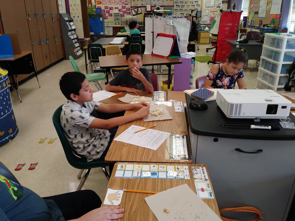 disneyteacher18's tweet photo. Making popcorn. We used our 5 senses to describe what was happening. #dwepride #dwe2018 https://t.co/FVay625A7D