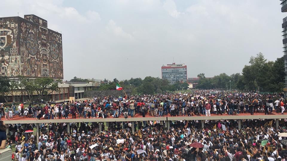 Yo_soy_UNAM's tweet photo. Esto es UNAM, estos somos nosotros. #UNAMSinViolencia https://t.co/VMxi3Td96n