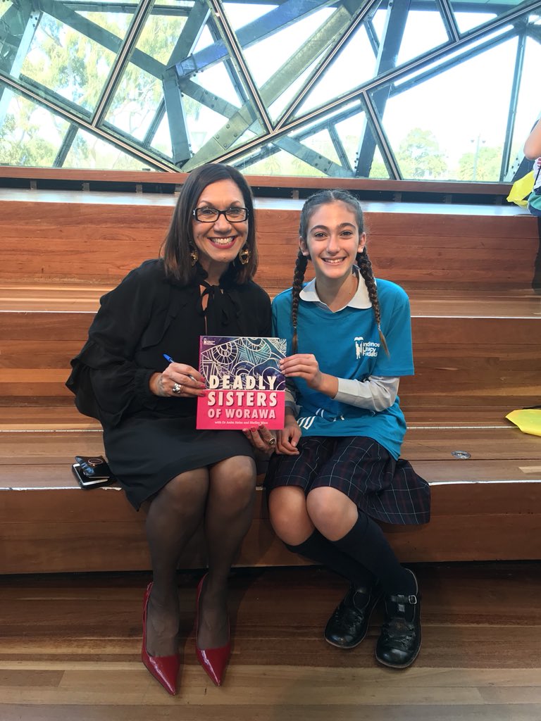 What an amazing day @FedSquare for @IndigenousLF Indigenous Literacy Day. Inspiring people working together for such an incredible cause!! #studentambassadors  #readingopensdoors @AnitaHeiss @AndyGbooks @lawrencedj6 @HawthornFC @EpicGoodAU @Worawa_College