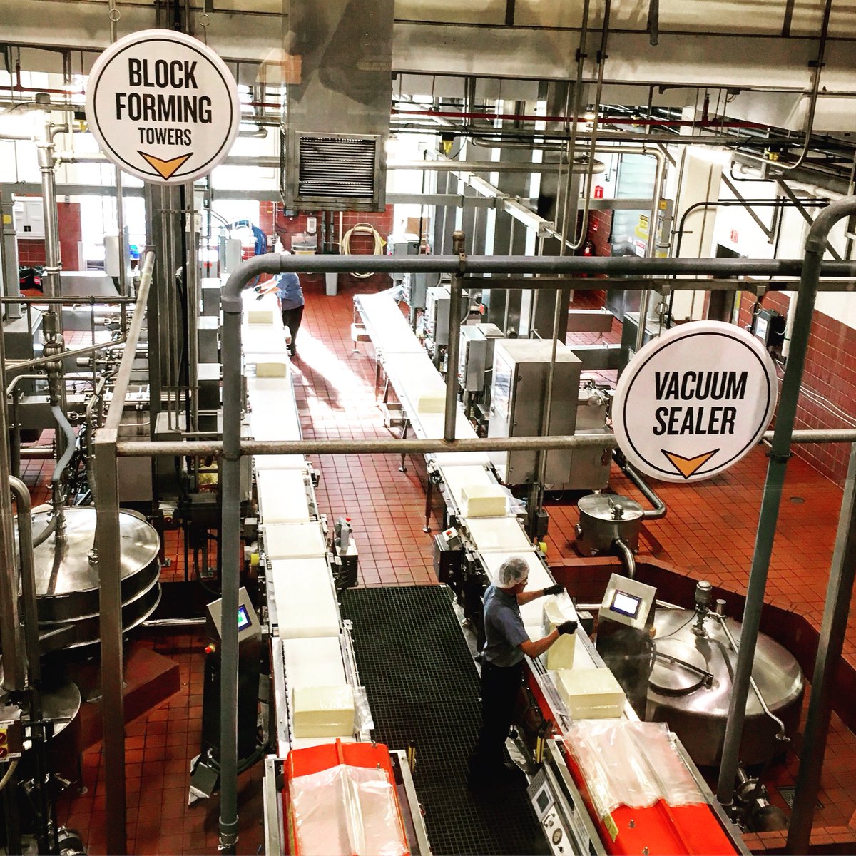 engineersdo's tweet image. #engineeringis making cheese for #NationalCheesePizzaDay! Check out this behind the scenes shot at the @TillamookCheese creamery in Oregon. If you ever find yourself nearby, don’t miss it! (And try the ice cream too 🍨)
.
.
.
.
#manufacturing #engineering #mechanical #chemical