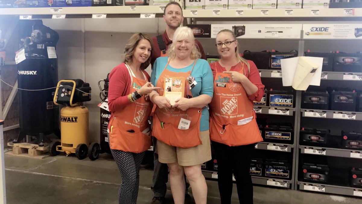 Congrats to Head Cashier Candy!! August Operations Associate of the Month! Amazing job, thank you for all you do!! #LincolnPride #PacNorthProud
