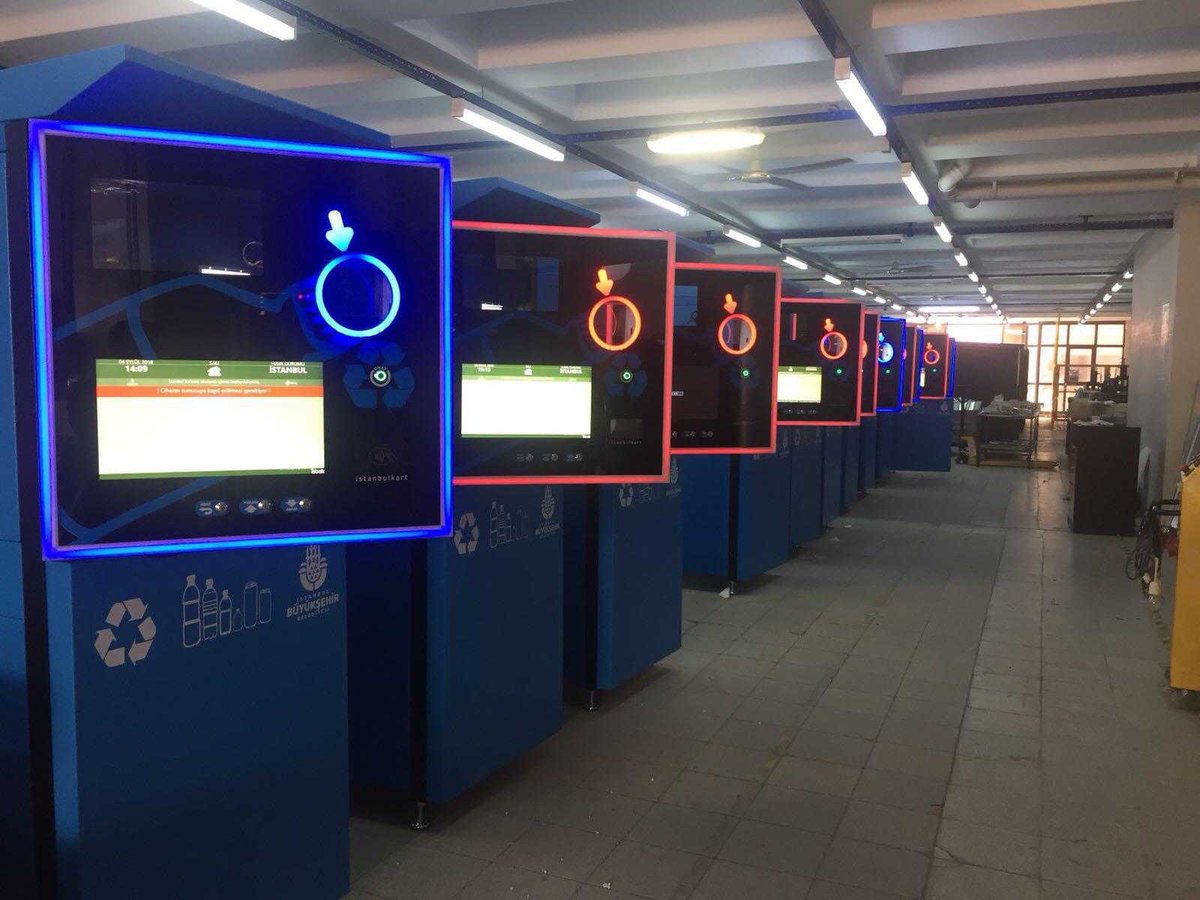 eha_news's tweet image. New recycling bin machines in #Istanbul load money to people's IstanbulCard in return of them throwing plastic bottles into the machines.