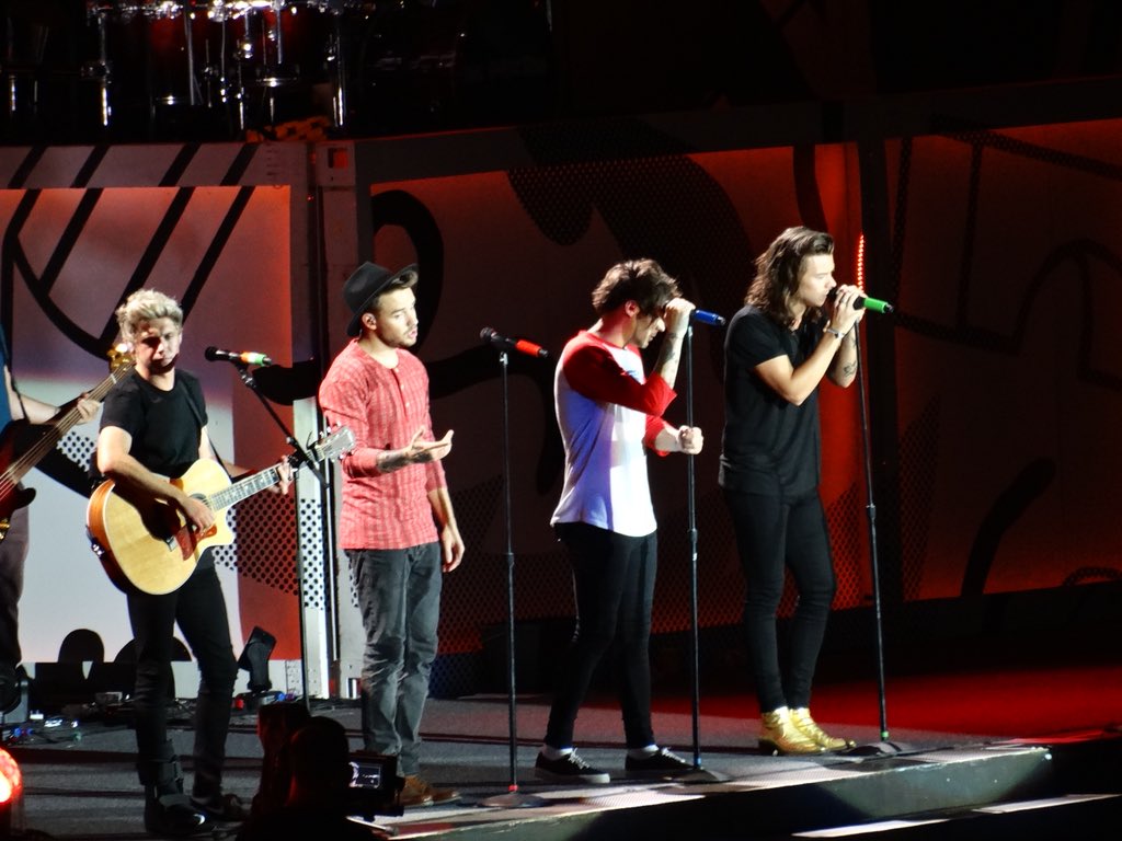 stylinson1998's tweet photo. Today is the three year anniversary of my OTRA show. I am a big: sad
#OTRAMontreal #OneDirection https://t.co/tWQNB1cotY