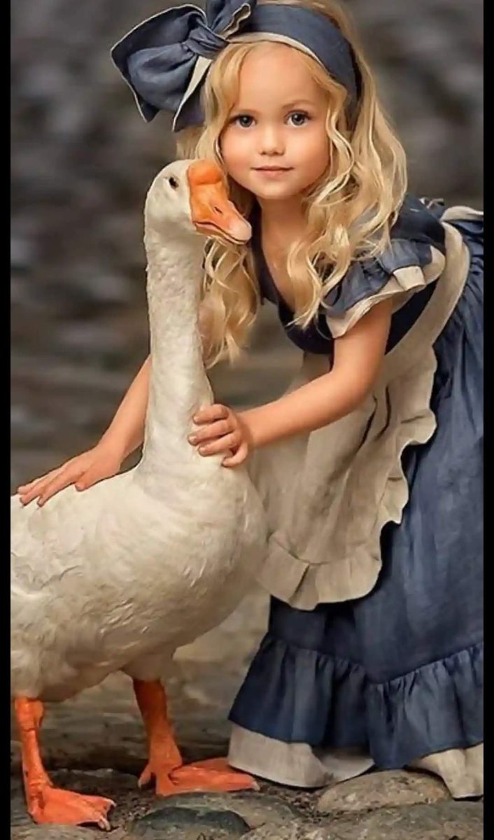 القلوب النقية لا تجد فيها الا صدق المشاعر
صدق النصيحة  ... صدق النقاء 
اذا أحبت أتت كلها 
واذا جُرحت غادرت بصمت.....!!

...................