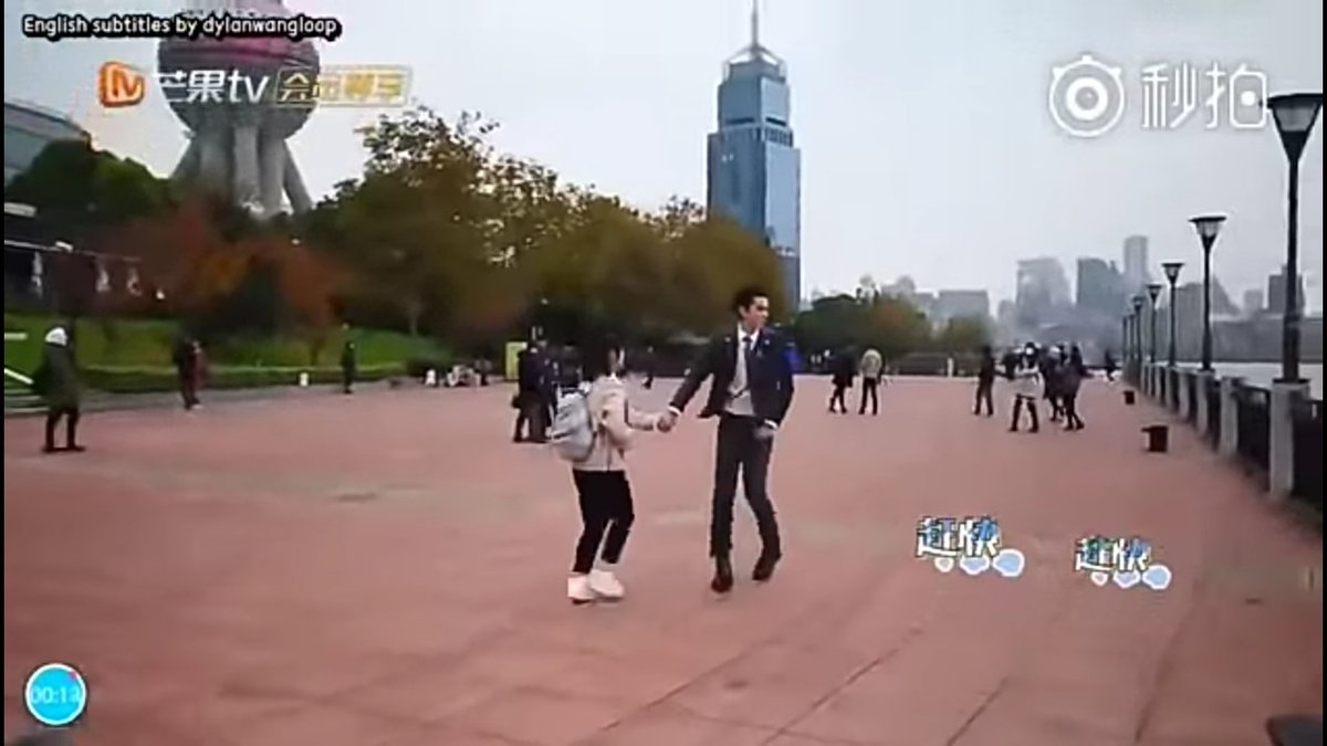 BTS!!!So they have to go back to the place to reenact the scene but they choose to hold each other hands when they don't have to do that! Didi walking backwards while holding Yueyue hands also adjusting at her little footsteps is an actual thing 
