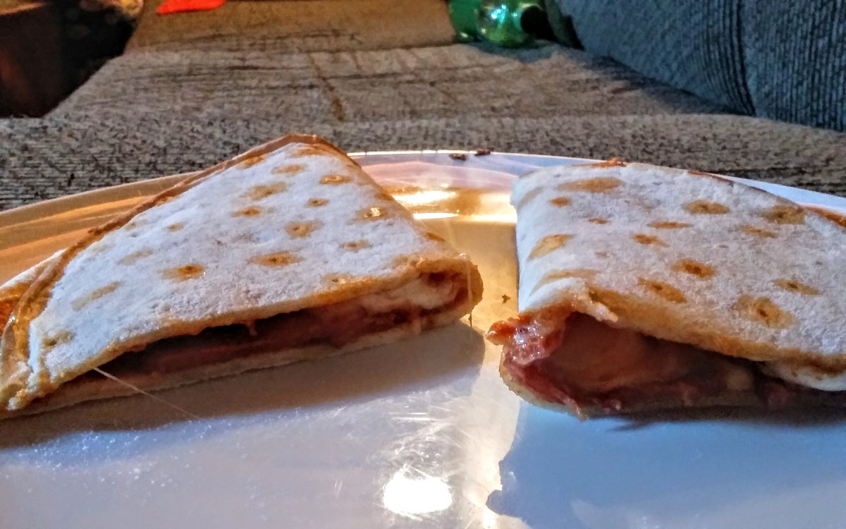 GlutenIsDaDevil's tweet photo. Homemade calzones #glutenfreeliving #glutefree https://t.co/RjqvEjOjd4
