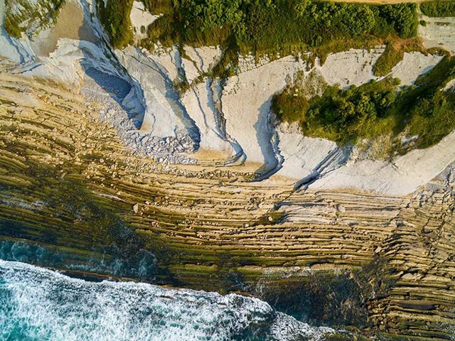 Interesting cliff #pointofview #cliff #ocean #waves #fromwhereidrone #france🇫🇷 #ilovetofly #dji #djiphantom3 #aerialpic #aerialphotography #dronestagram #dronejunkie #drone #skypixel #dailyoverview #droneofficial #earthofficial #naturephotography #na… ift.tt/2wJFNVy