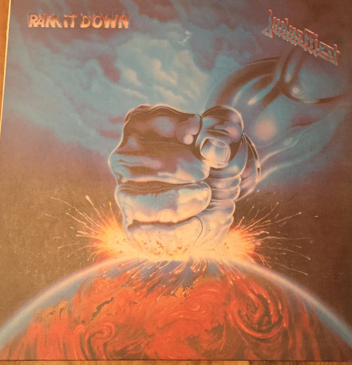 metalattackers's tweet image. Another beauty from the Metal Gods
\m/.....😎
#judaspriest
#ramitdown
#metalgods
#metalattackers
#metaltourshirts