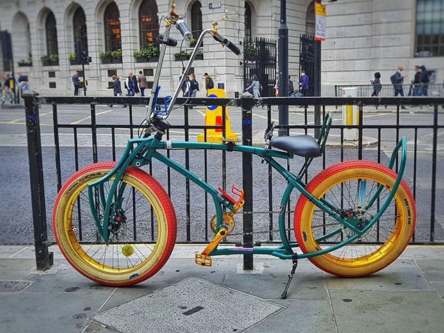 OK.....I really want this bike!

#cityoflondon #ontwowheels #londoncycling #london #londoncityworld ift.tt/2MTmUut