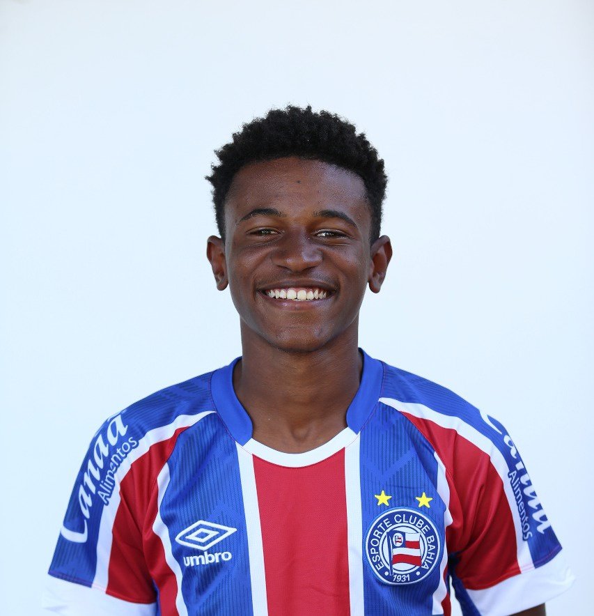 ecbahia's tweet image. 🗣️ Surpresa na escalação, o garoto Ramires tem 18 anos, joga no meio-campo, é soteropolitano e morador do bairro de Águas Claras. 

Em 2017, ainda com idade juvenil, foi promovido ao time júnior. 

Em 2018, disputou 8 jogos do Campeonato Brasileiro de Aspirantes (sub-23).