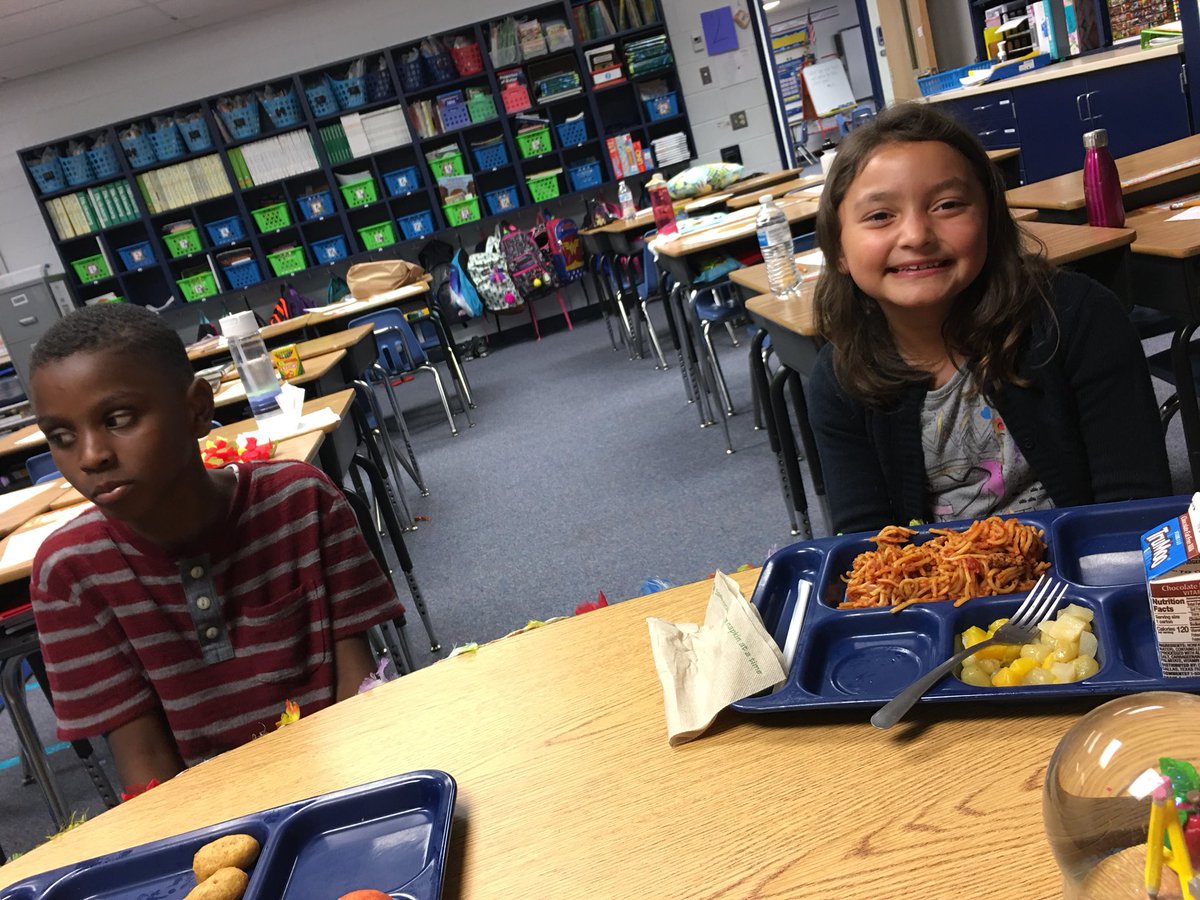 bryantedesign's tweet photo. I love eating lunch with my kids! You really get to know them as a person besides just a student in my class #ilovethirdgrade #kingEs https://t.co/oTZvaczG1g