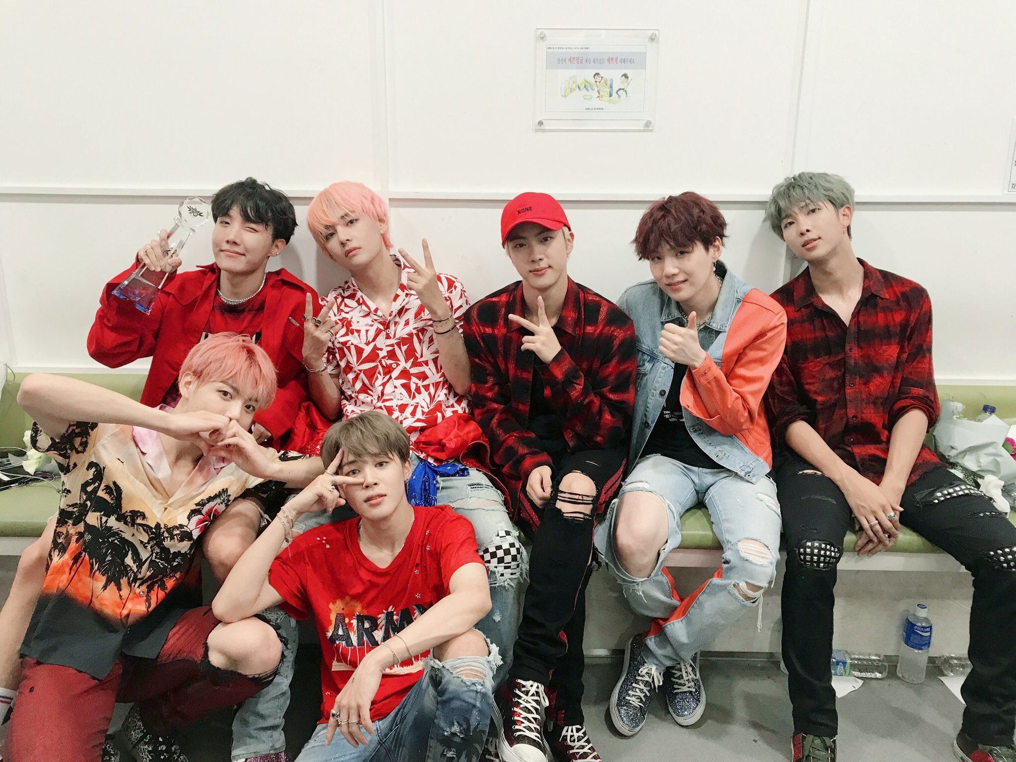 アイドル BTS Do you wanna eat peach with me? . . . © pluschat ○MCD