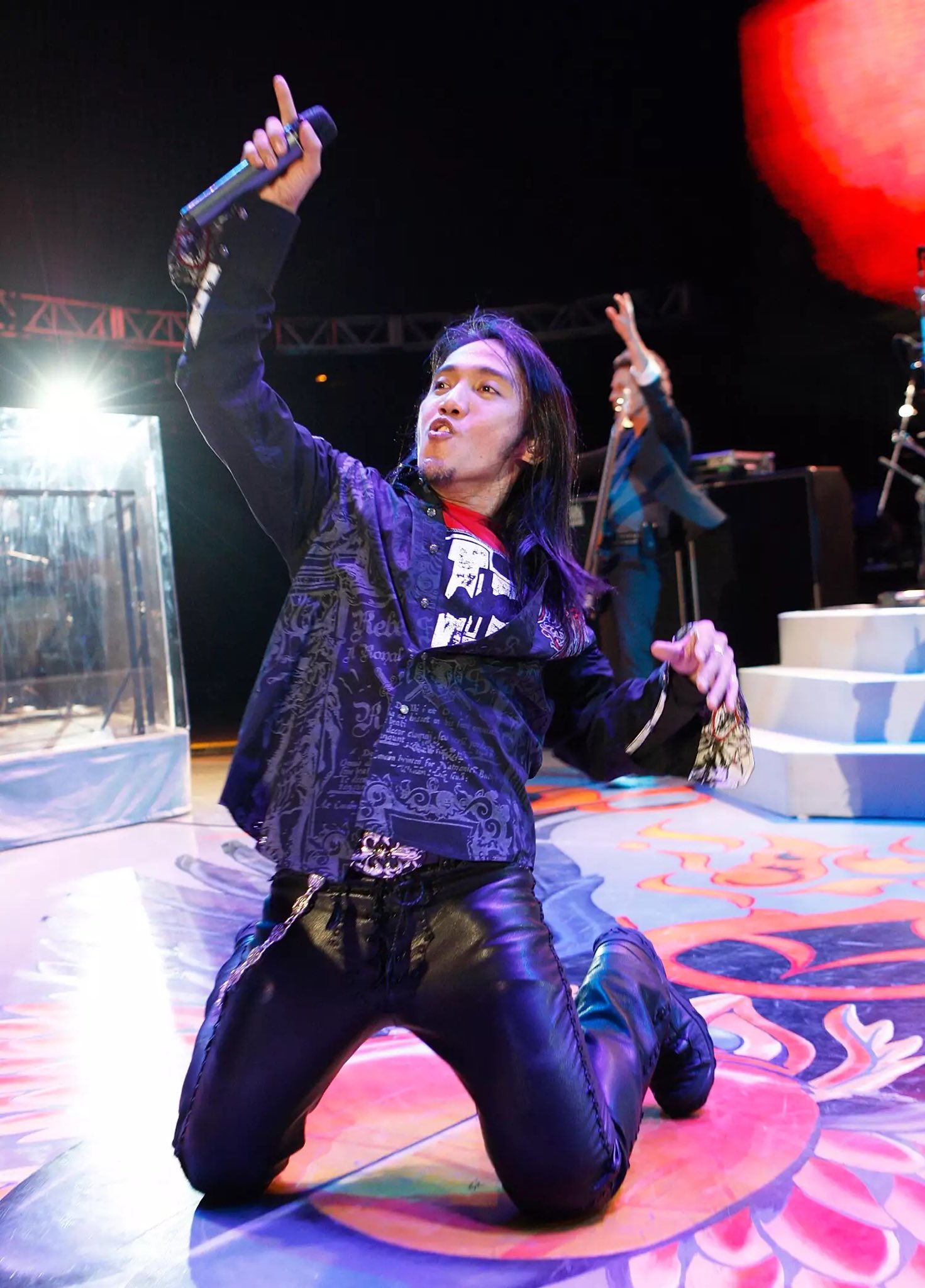 Happy birthday, Arnel Pineda! 