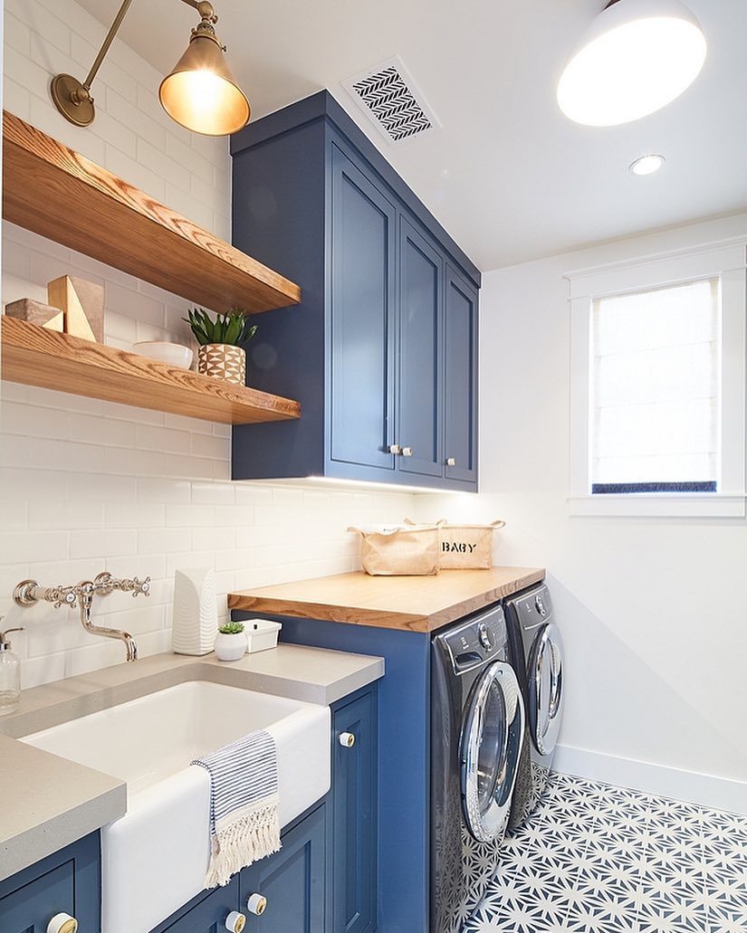 cabsandgranite's tweet photo. Who knew a laundry room could be some calm and glamorous? These cobalt blue cabinets give a simple room a pop of character and brightness! Who else envies this room as much as we do?
#homeremodel #laundryroom #houseupdates #renovation #remodel #bathroomupdate #interiordesign https://t.co/SFP4Abczjm