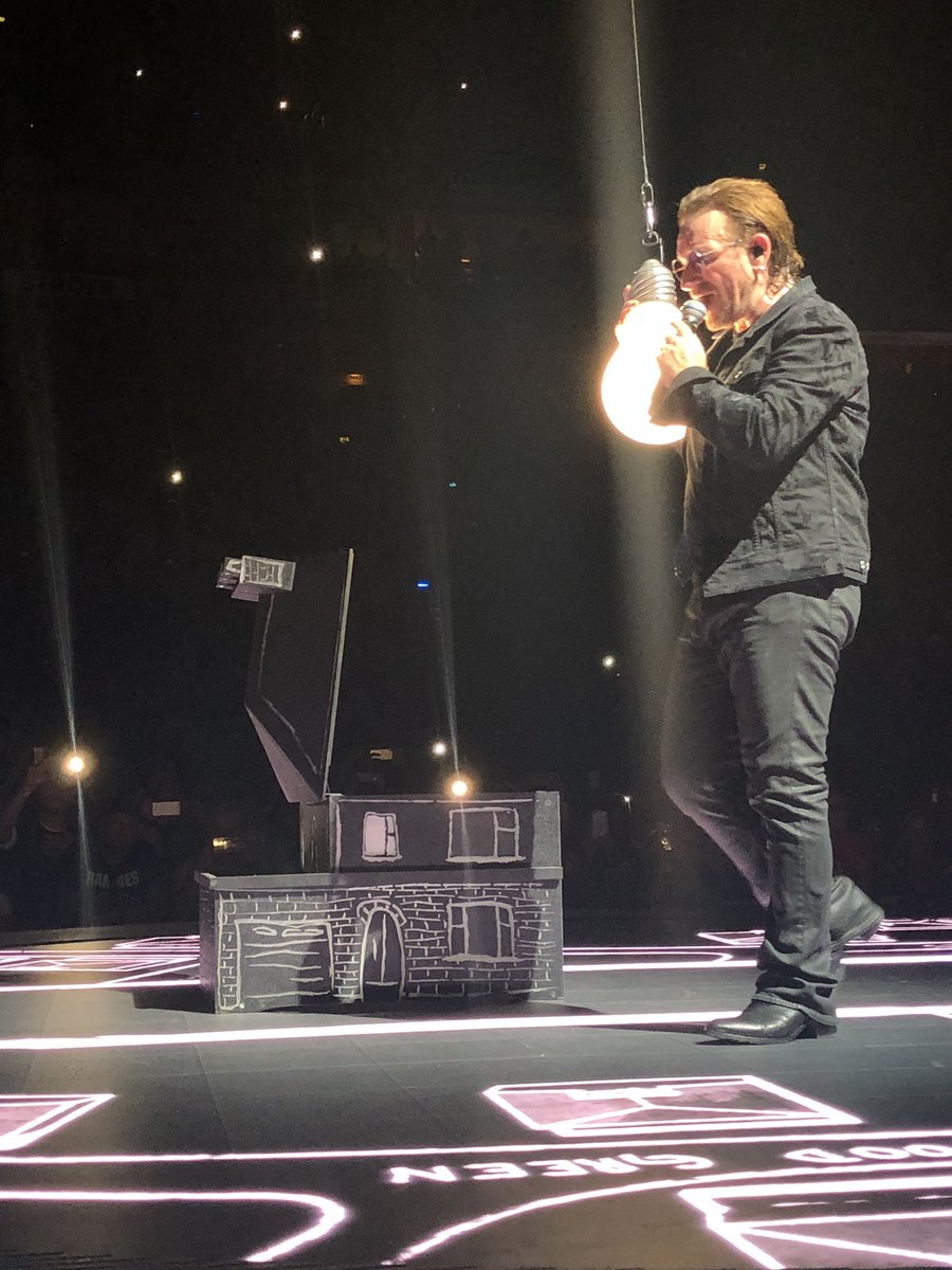 DaNiiu2's tweet photo. And there is a light
Don't let it go out..... #U2eitour #u2cologne @U2 https://t.co/VfFOa3ZyRh