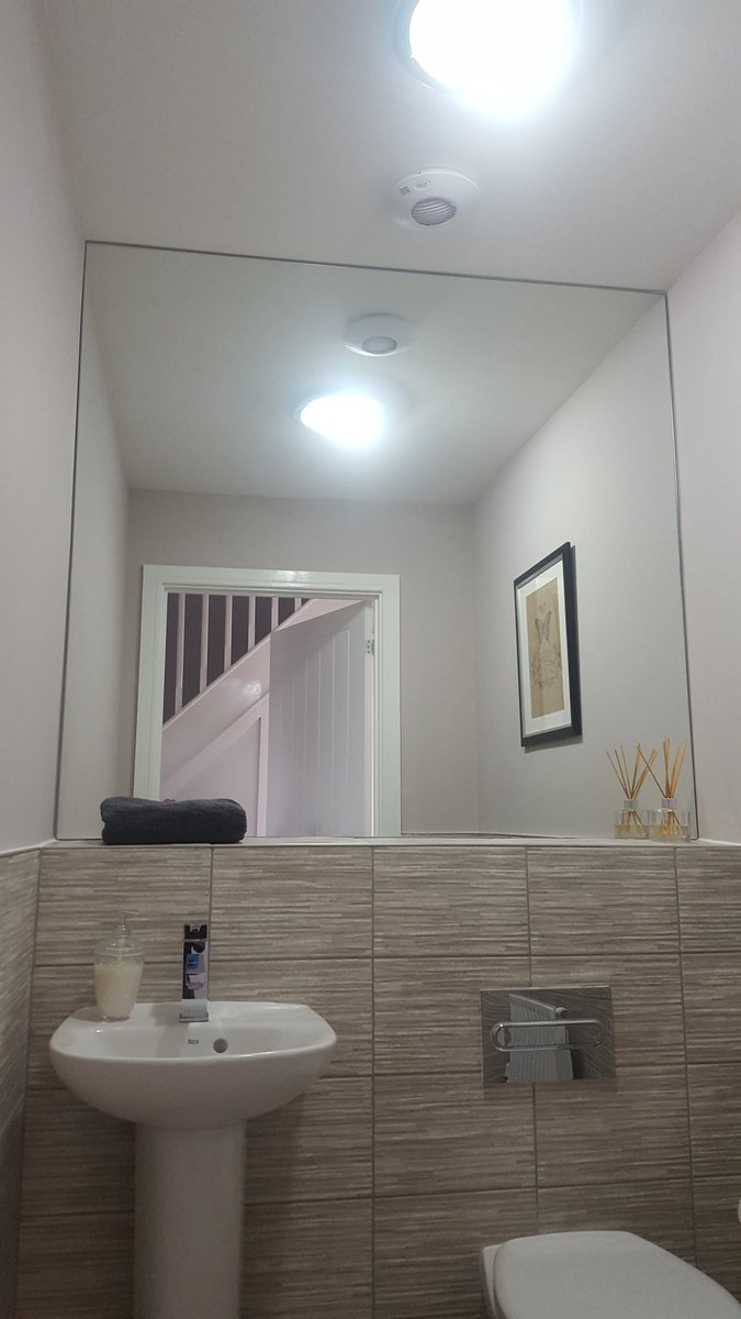 GlassNorthEast's tweet image. #GlassMirrors #Mirrors #BathroomMirrors #MirrorsNorthEast