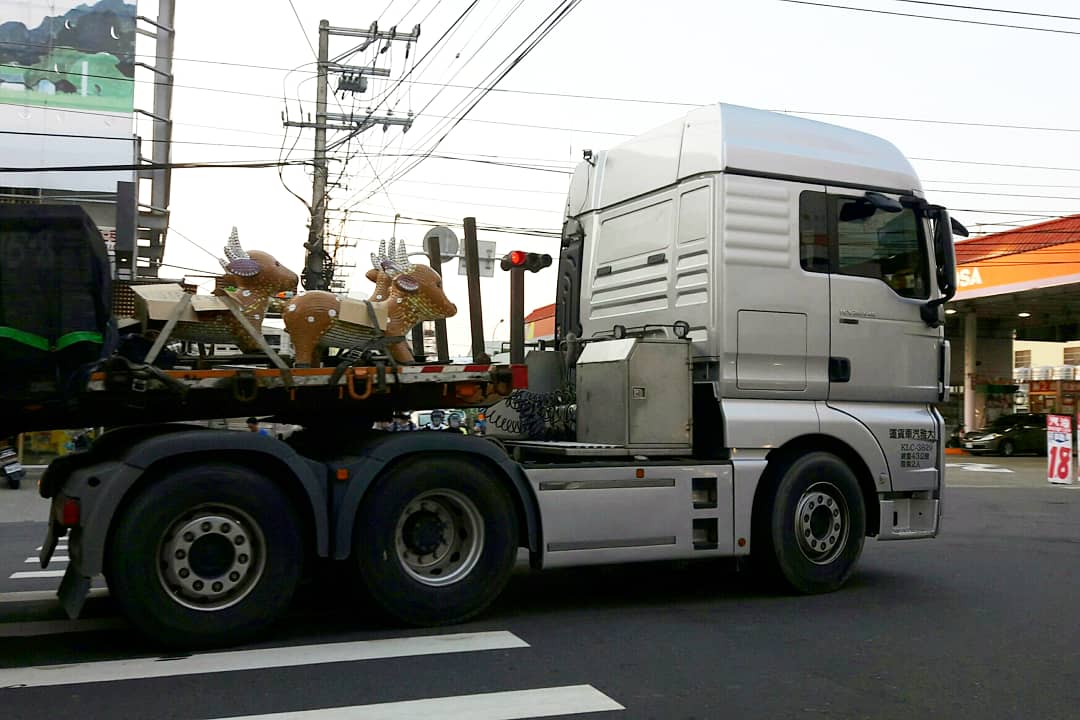 Ray1130_media's tweet photo. MAN TGX 26.540
.
#MAN #TGX #540hp #EfficientLine #trailertruck #Taiwantruck #拖板車 #43噸 #トレーラー #台湾トラック
.
https://t.co/ZkLCXRr7bz https://t.co/CDpZRBkZTA