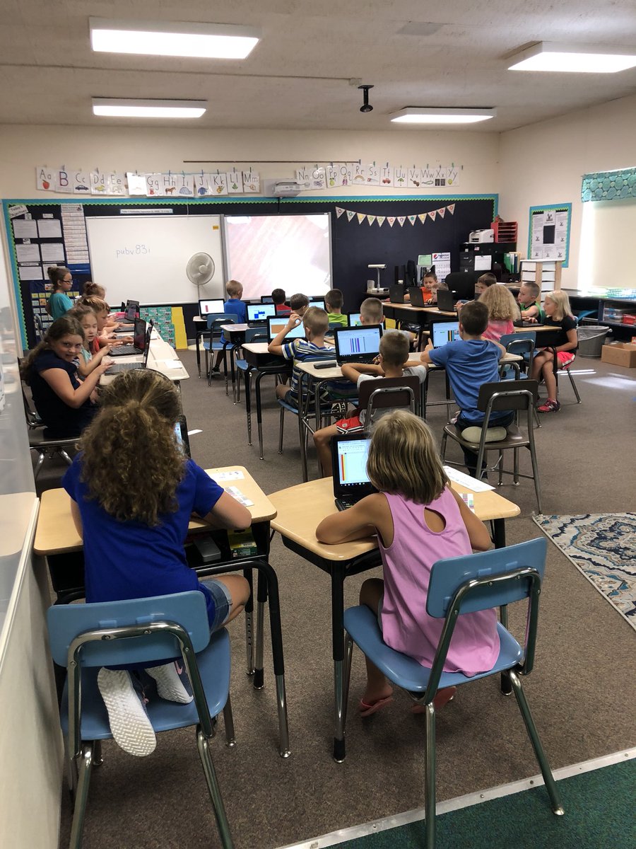 2nd graders logged onto their chromebooks and got to know spreadsheets! #COLTurechat #gafe4littles