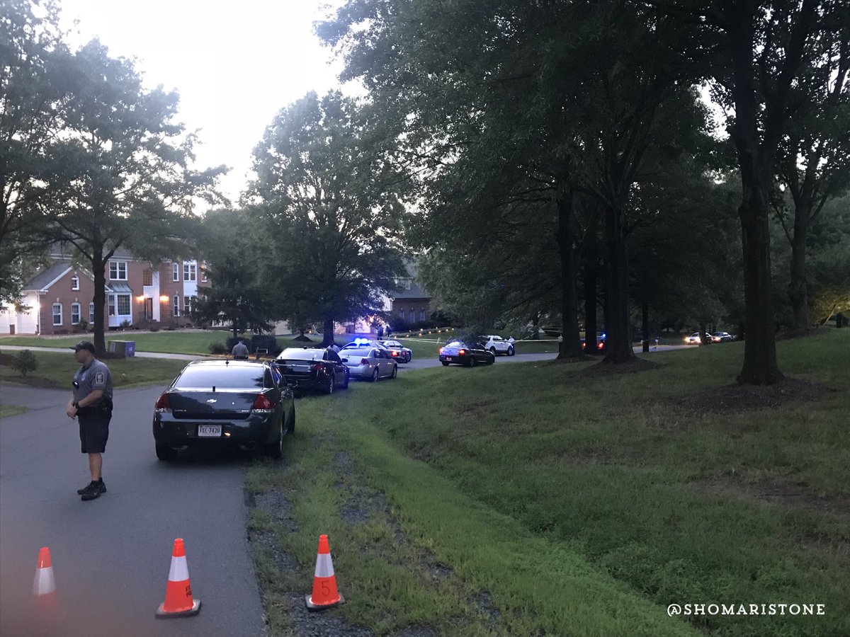 shomaristone's tweet image. @FairfaxCountyPD detectives are investigating 3 dead people found in a home in the 1000 blk of Safa St. Detectives do not believe there is a threat to public safety. 
@nbcwashington #FirstOnScene nbcwashington.com/news/local/Pol…