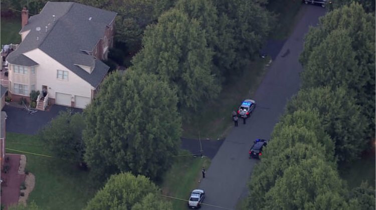 shomaristone's tweet image. @FairfaxCountyPD detectives are investigating 3 dead people found in a home in the 1000 blk of Safa St. Detectives do not believe there is a threat to public safety. 
@nbcwashington #FirstOnScene nbcwashington.com/news/local/Pol…