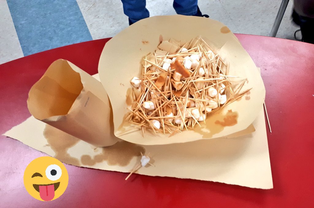 MmeIsabelleD's tweet image. #succès = Quand tu combines un remue-méninges, de la géométrie et une activité brise-glace pour apprendre à connaître tes élèves!! #élèvesengagés #poutine @steannececce