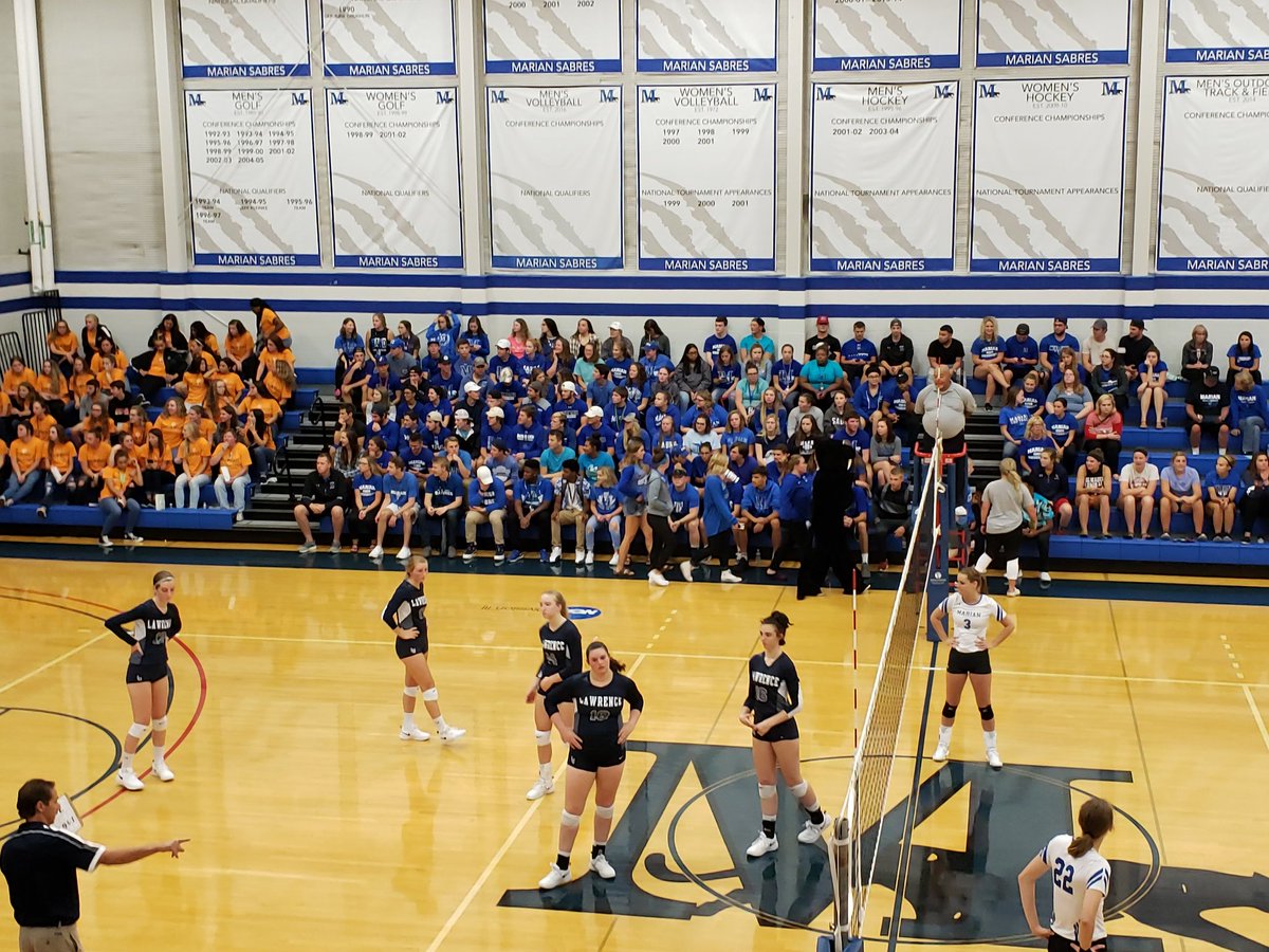 WadeBatesRadio's tweet photo. Big crowd for @muwvb tonight.. https://t.co/gKgy7U8Ike