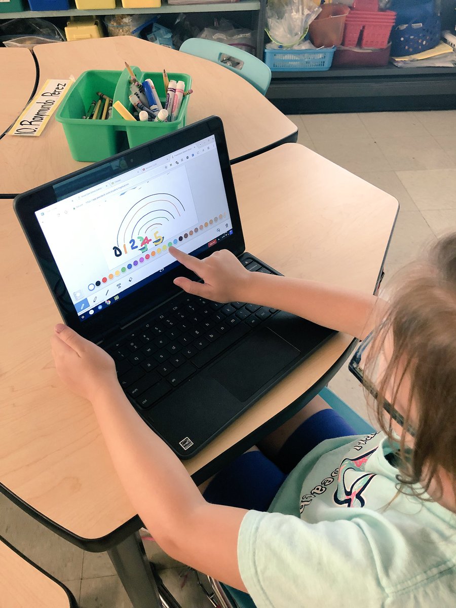 LaMaestraDavis's tweet photo. Counting and identifying numbers to 10 using #peardeck. Students loved it and I was able to use their responses as formative assessments. #techintheclassroom #teacher #duallanguage #primergrado #firstgrade #friendsof10 https://t.co/plMtjgad3d