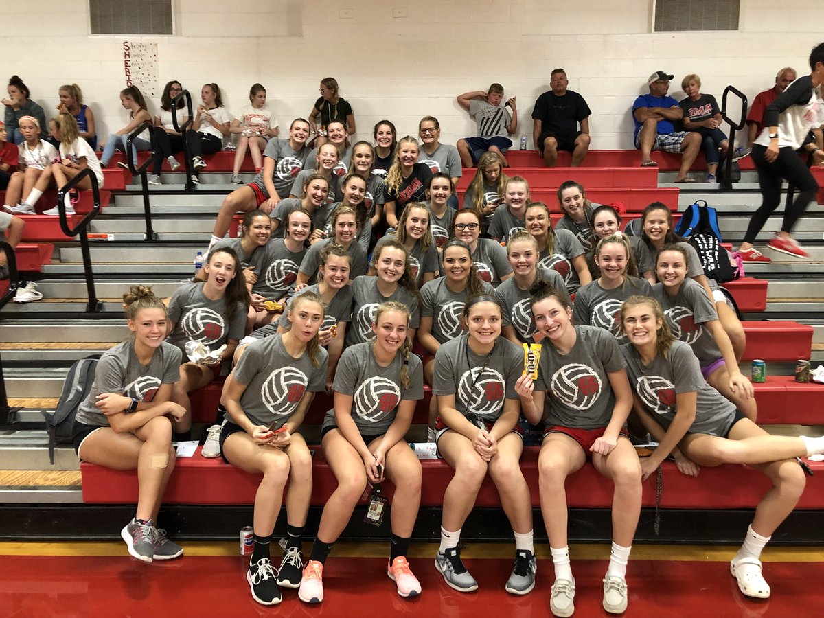SHSvollball's tweet photo. High school watching the middle school match vs Tri-Valley. @SMSVollball https://t.co/0dd7oXwgUM