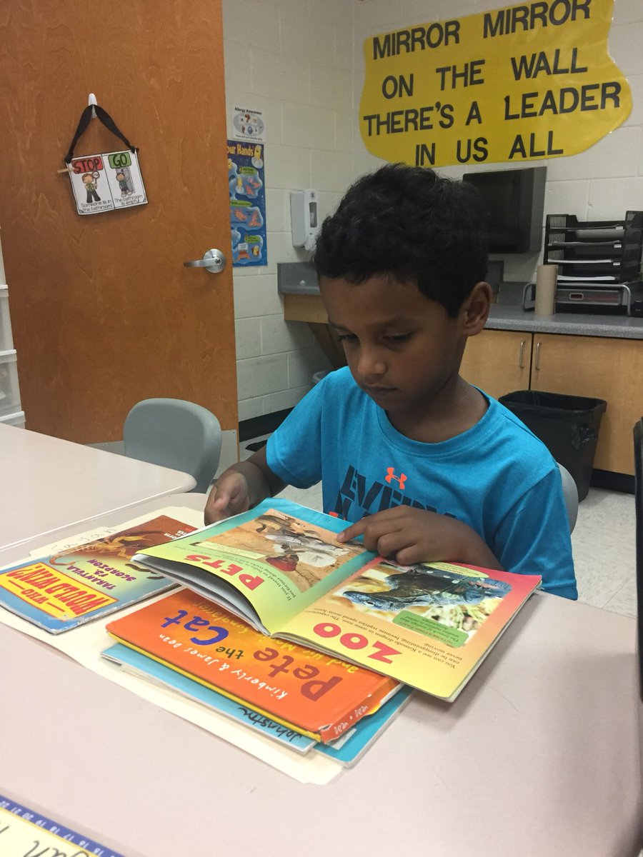 mrsjohnston_4th's tweet image. Just a few readers using their new tools 📚🍎 #NLE19 #TCRWP #unitsofstudy #buildinggoodhabits @Alisonterzian @evihickman1 @marmentr