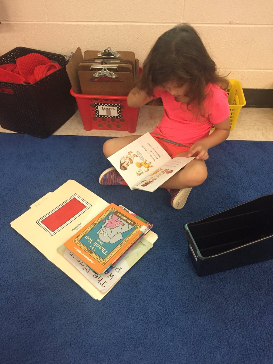 mrsjohnston_4th's tweet image. Just a few readers using their new tools 📚🍎 #NLE19 #TCRWP #unitsofstudy #buildinggoodhabits @Alisonterzian @evihickman1 @marmentr