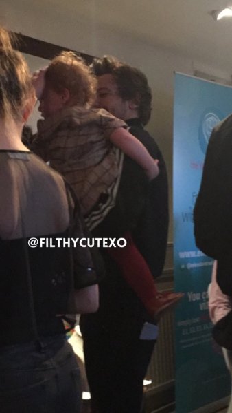 WhyLarryIsReal's tweet photo. im crying https://t.co/hZMLsBIoZ8