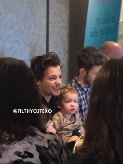 WhyLarryIsReal's tweet photo. im crying https://t.co/hZMLsBIoZ8