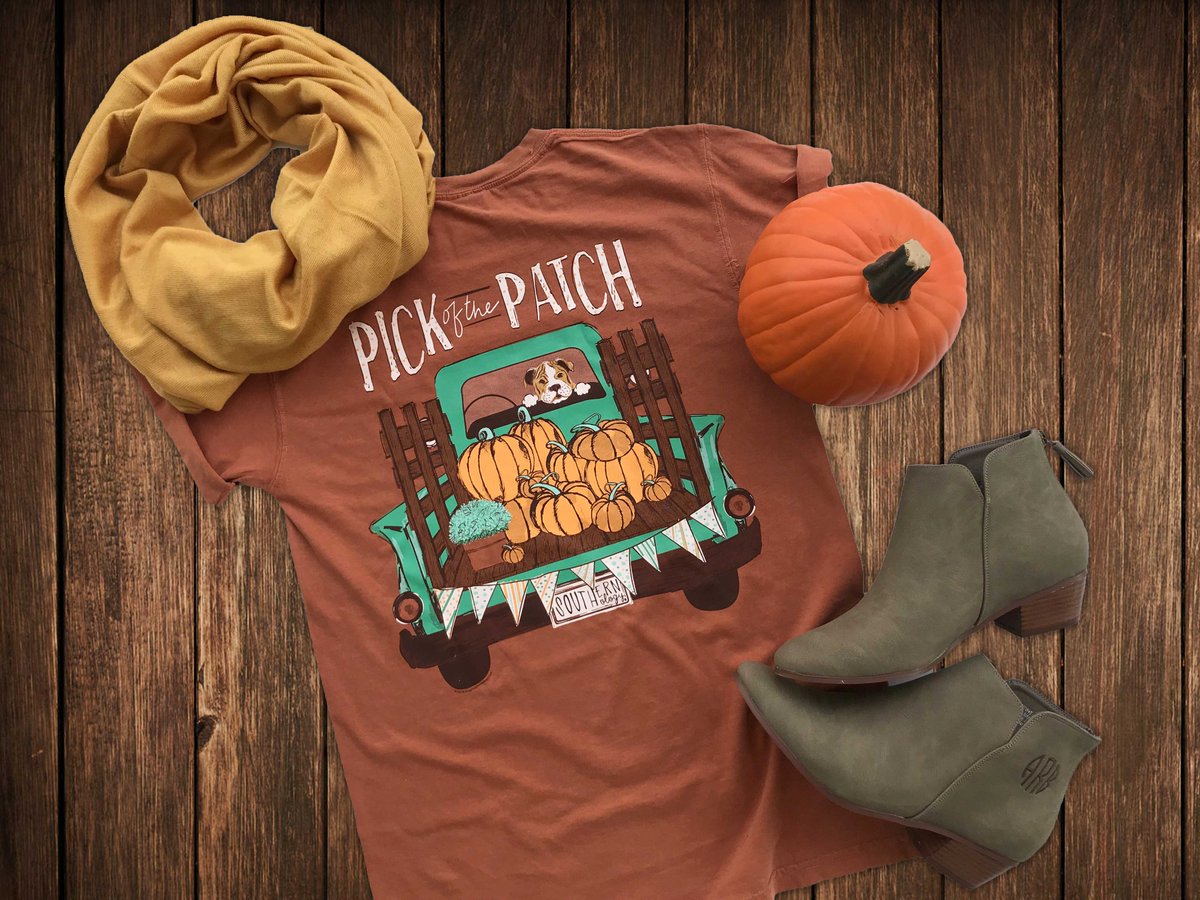 UTCarolinaMoon's tweet image. Doggone it! We think this shirt is the "Pick of the Patch"  #pickofthepatch #howmuchisthatdoggieinthewindow #utcm