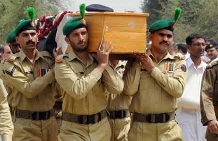 Mustafa_MFA's tweet photo. It is my duty&amp;honour to salute martyrs of 🇵🇰 by a quote from TR nat. anthem

اس خاک پر یہ سمجھ کر قدم نہ رکھ
 کہ یہ زمین ہے۔ اس خاک کے نیچے تو ہزاروں بے کفن دفن ہیں۔ تم شہیدوں کی اولاد ہو، دیکھو،وہ مجروح نہ ہوں اور وطن کی اس جنت کو ہم سے کوئی چھین نہ سکے۔
#DefenceAndMartyrsDay https://t.co/gsdJnpbF9s
