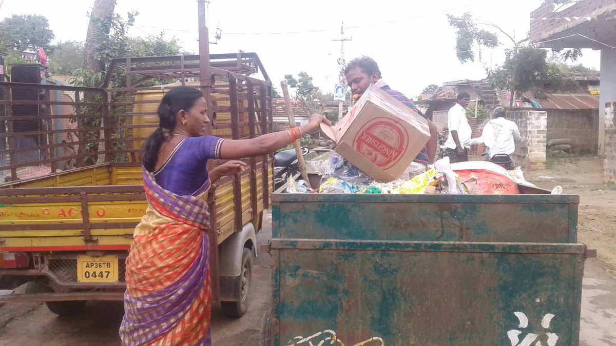 SwachMahubad's tweet photo. Promoting sanitation and hygiene at rural areas, collecting waste from village dumping at dumpyard at vennaram of Dornakal mandal.
#ZSBP #ODF #TSSBM #MHBD https://t.co/3FM4aCU9XS