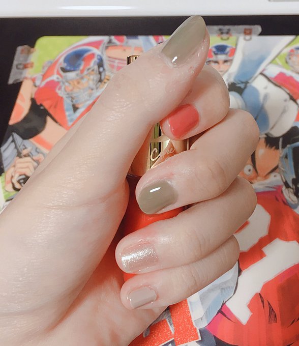 単行本自体の作業は終わったぽいので爪を塗りました アガる
続いて特典作業に入ります💪 