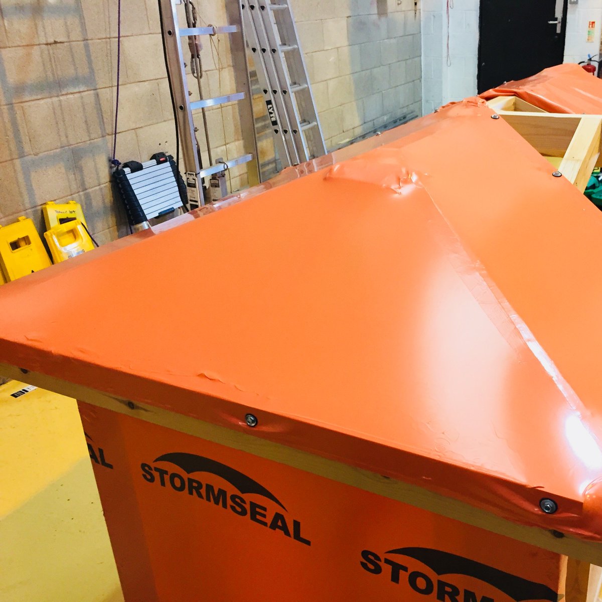 kotaknaren's tweet photo. RT @TotalAccessUK: RT @Stormseal3: Stormseal is now protecting #UK homes and businesses! Rapid Support Services became the first company to be #Stormseal trained in the UK #insurance market, training is provided by Arco (formally @TotalAccessUK).
#roofi… https://t.co/XSMzxUGqGQ