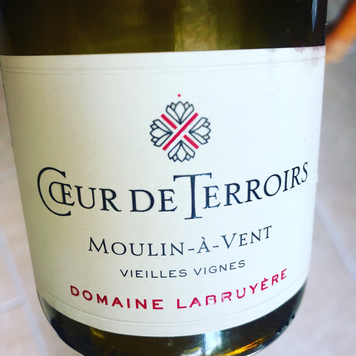 A Beaujolais that thinks it’s a Cotes de Nuits, given how powerful, rounded and rich in fruit it is. Deep red hue;nose of blackberry, purple plums, cassis with smoke, liquorice and spice;palate is soft with red plums, cherries and a hint of spicy, dark chocolate on the finish.