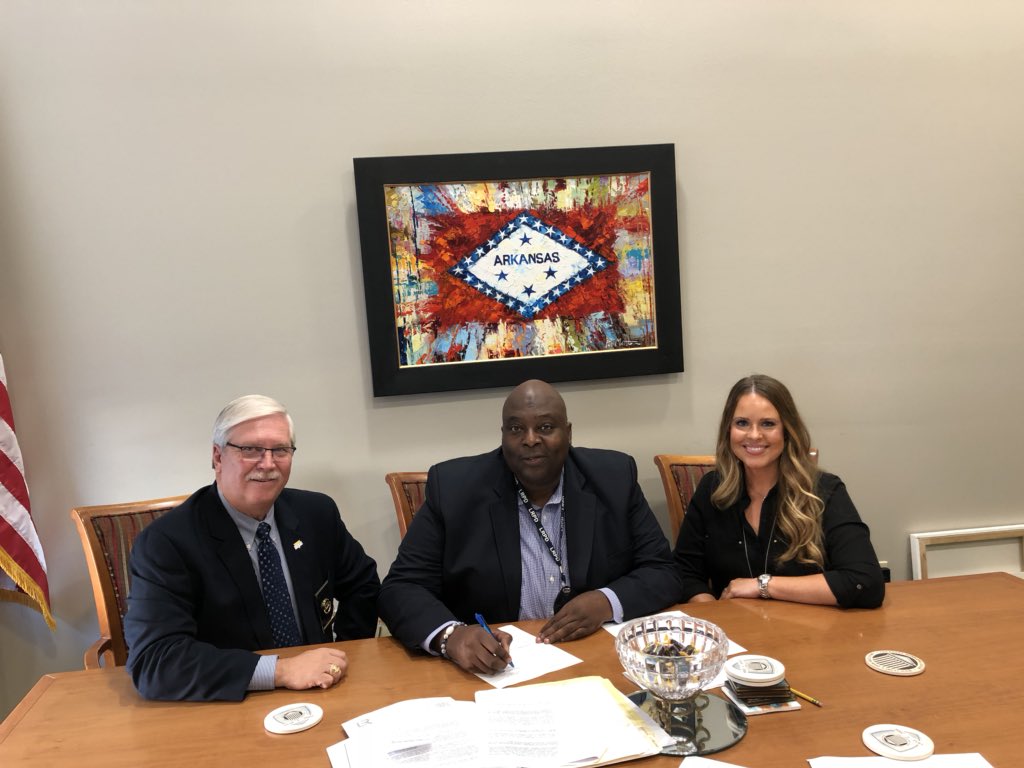 Little Rock Police Chief Kenton Buckner signs his agency contract along with Communications Administrator Ms Kim Green and SWRPM Randy Scott to begin the Communications Accreditation  process.  <a href="/CALEA_org/">CALEA</a> <a href="/TParrish_CALEA/">Travis Parrish</a>  @RpmNortheast <a href="/LRPolice/">Little Rock Police</a>