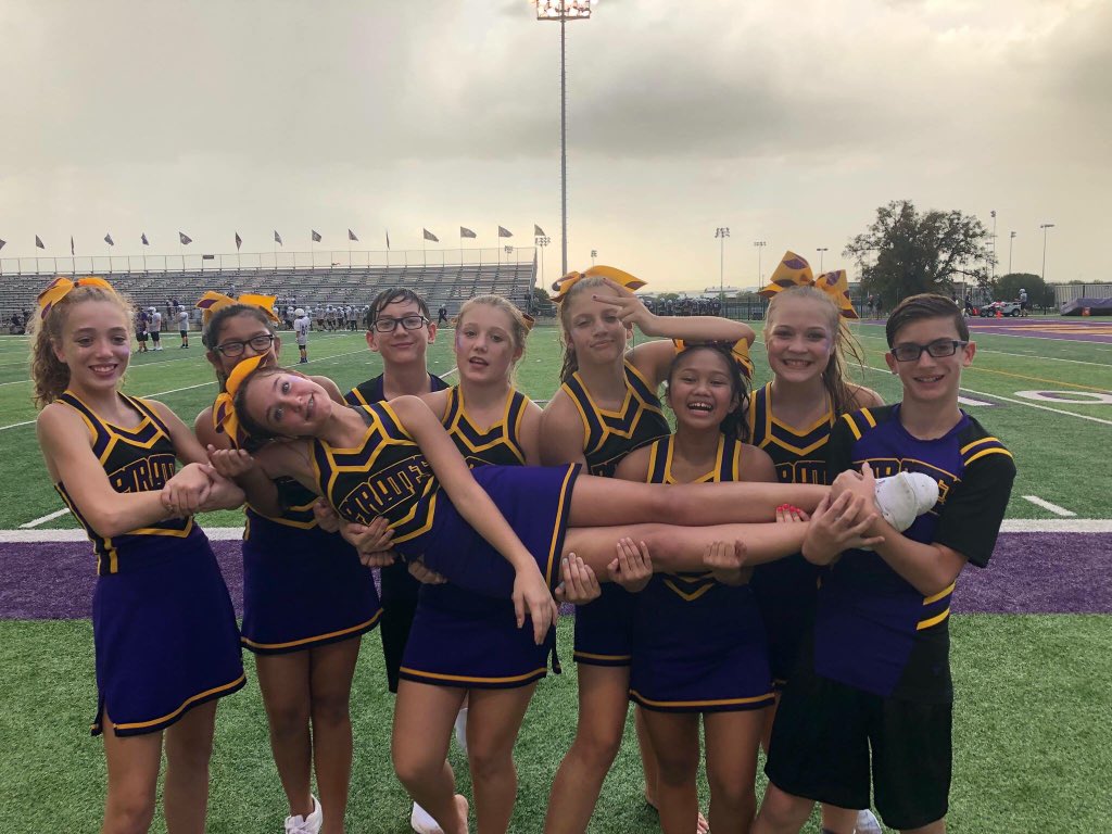 cheer_gms's tweet photo. Fun pics before the scrimmage. What an awesome group that I have. @gmspirates #cheer #football https://t.co/JAzlD3r6sn