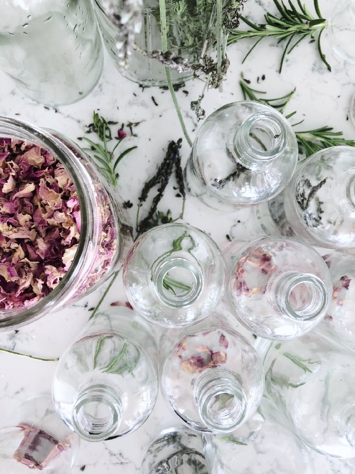 TheChiEye's tweet image. Live on our website is the perfect article to help you happily unify your urban lifestyle with your green living values. @CherylCatrini knows what she’s talking about.  bit.ly/2Cn89eh #thechieye