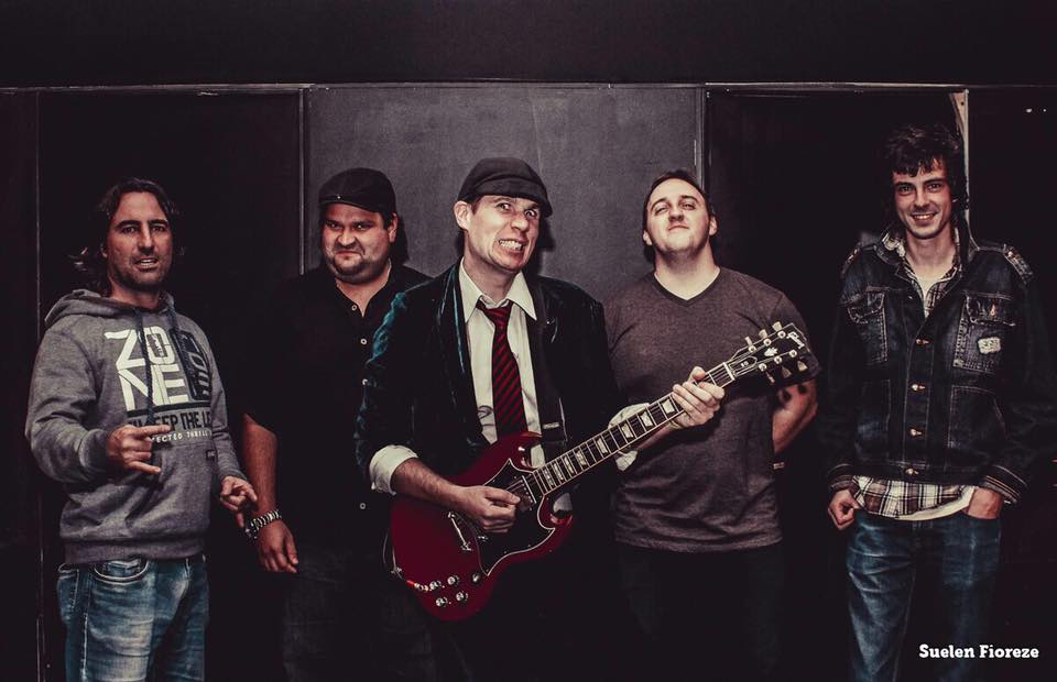 MotoGarageSM's tweet photo. Agenda da semana
quinta 06/09 as 22h Camaleão e os bichos do mato couver R$12,00
sexta 07/09 as 22h Hurricanes couver R$15,00
sábado 08/09 as 23h AC/DC cover RS couver R$20,00
domingo 09/09 as 21h30 acústico com Márcio e Ju entrada FREE https://t.co/jfNNWl9xf3