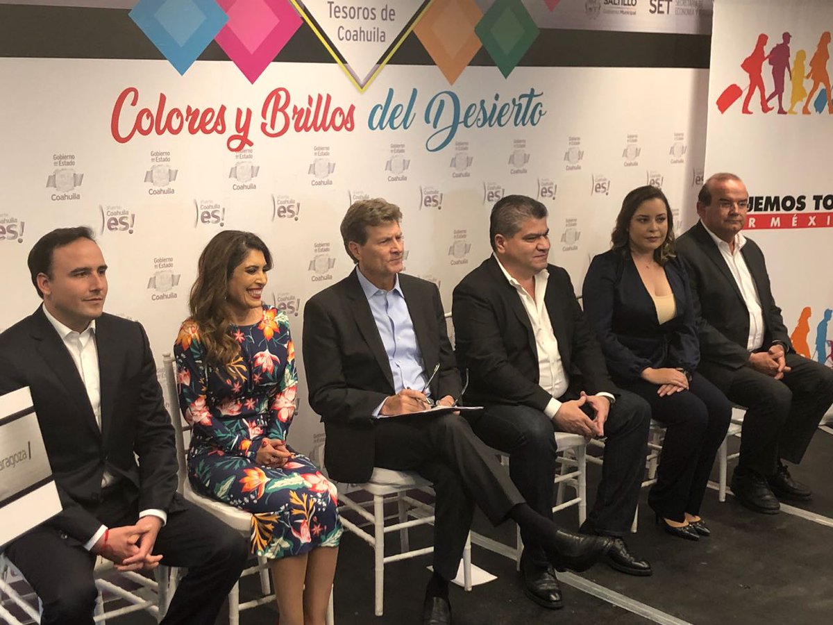 SEC_Coahuila's tweet photo. Inauguramos la exposición "Colores y Brillo del Desierto...Las Joyas de #Coahuila" en #PuntoMéxico #CDMX, junto al Gobernador @mrikelme y el Secretario de Turismo de @SECTUR_mx, @edelamadrid; con trabajos de calidad de nuestros plateros y tejedores de sarapes.  #FuerteCoahuilaEs https://t.co/bf92Koq0sK