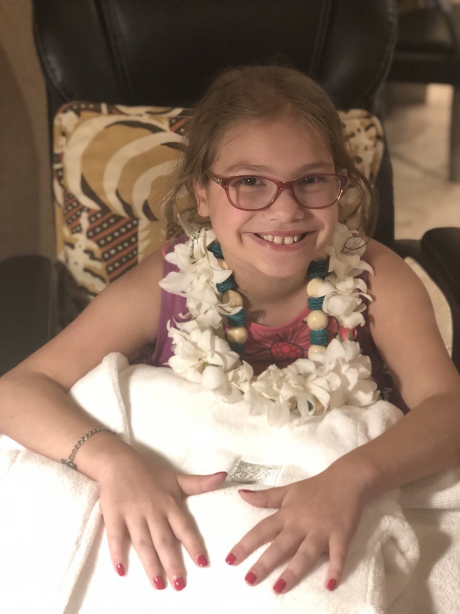FairmontOrchid's tweet photo. Celebrating Audrey’s #birthday with a mermaid manicure at #SpaWithoutWalls! #HappyBirthday, Audrey! https://t.co/zQm3sKVS5l