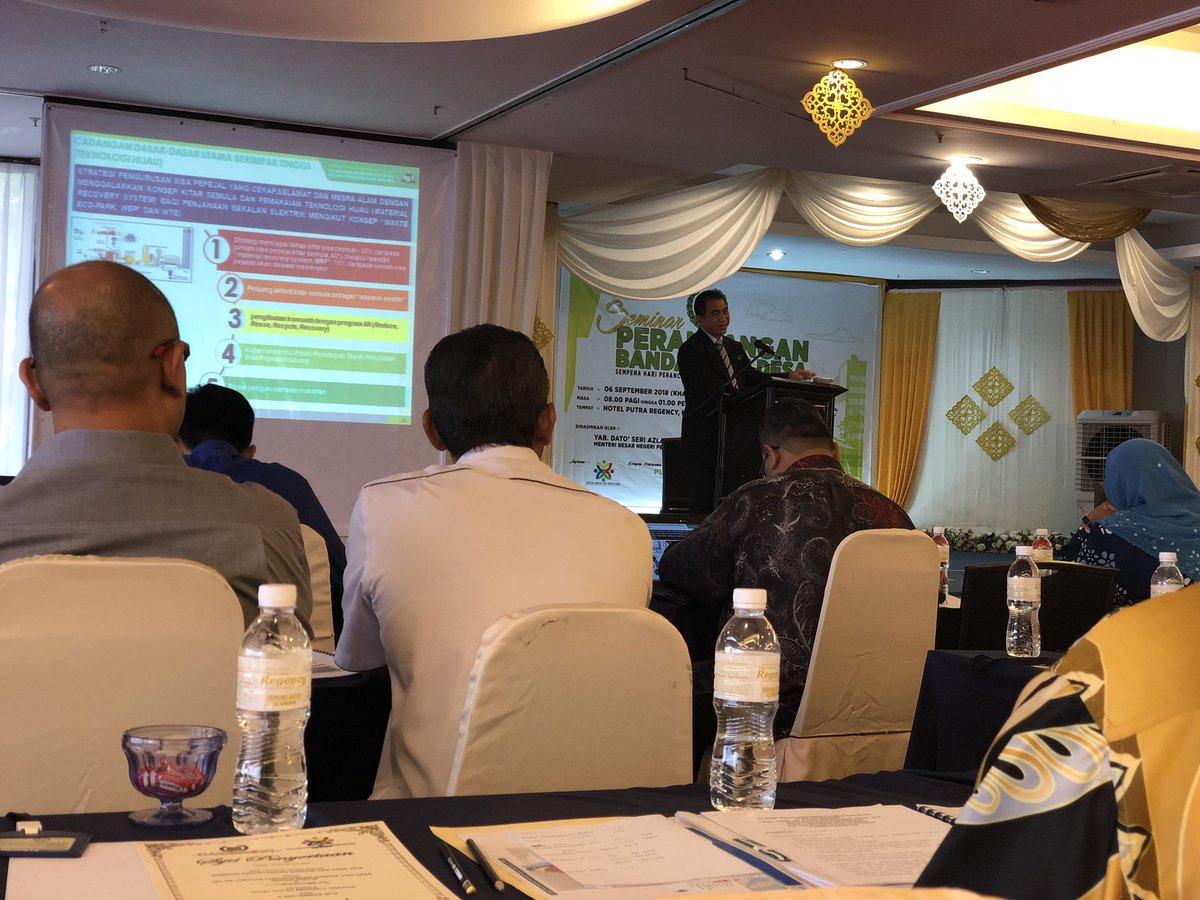 puteriwanyyy's tweet photo. Seminar Perancangan Bandar Dan Desa 2018 Anjuran Kelab Jabatan Perancangan Bandar Dan Desa Negeri Perlis &amp; PLANMalaysia@Perlis #madamabeles
#PLANMalaysia
#Perlis https://t.co/qtg29T2Sx1