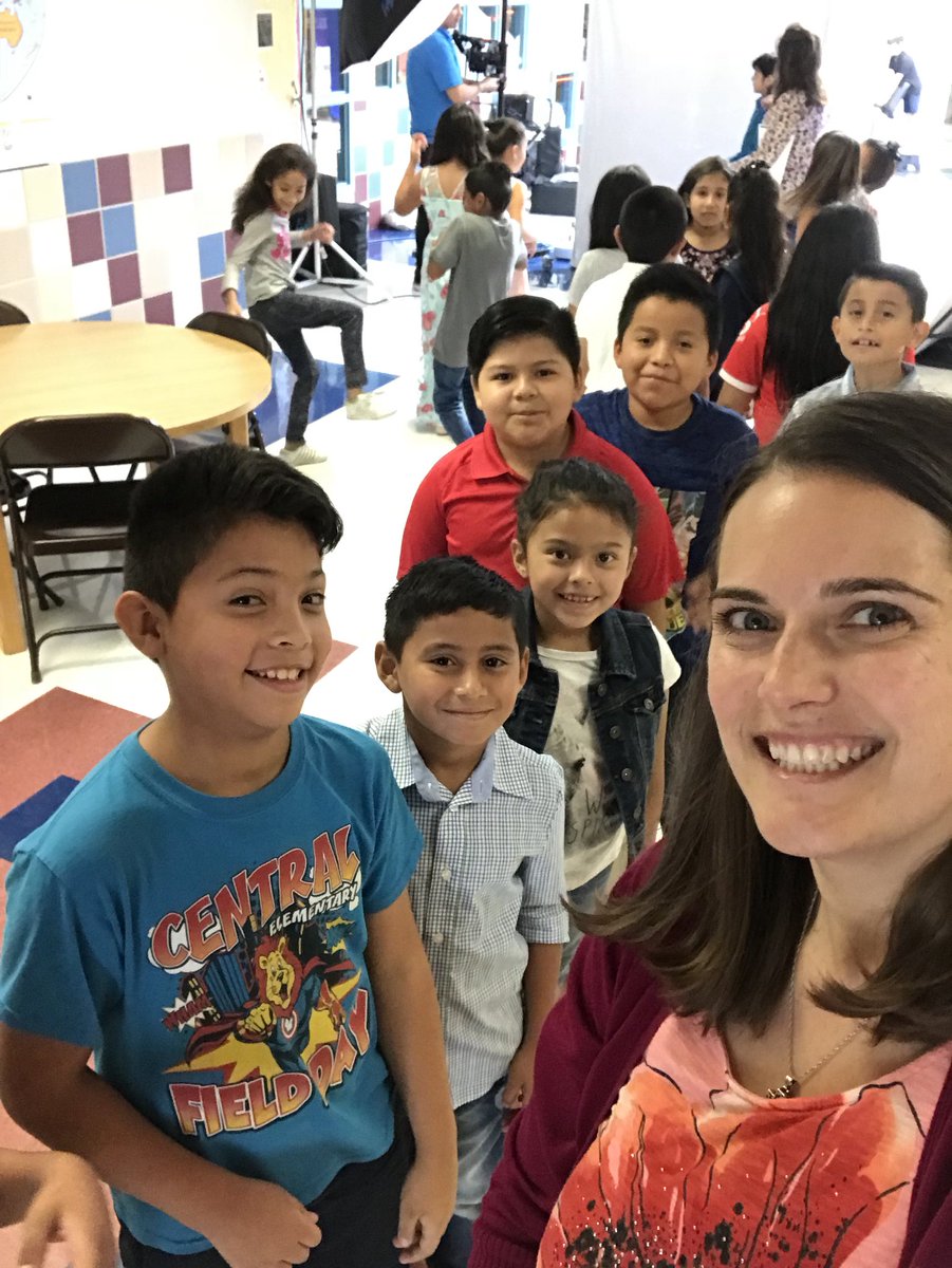 CenCounselorJJ's tweet photo. They love getting to be out of uniform for picture day! #CentralisAwesome https://t.co/Tzyy7tYMFa