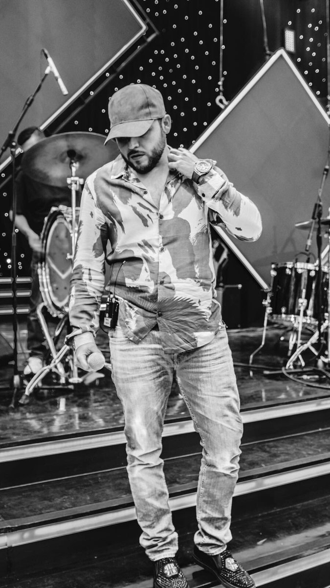 gerardoortiznet's tweet photo. Durante las grabaciones #FiestaMexicana2018 en CDMX. #CanalDeLasEstrellas #15DeSeptiembre #VivaMexico 🇲🇽 https://t.co/4MV1Zz9uJd