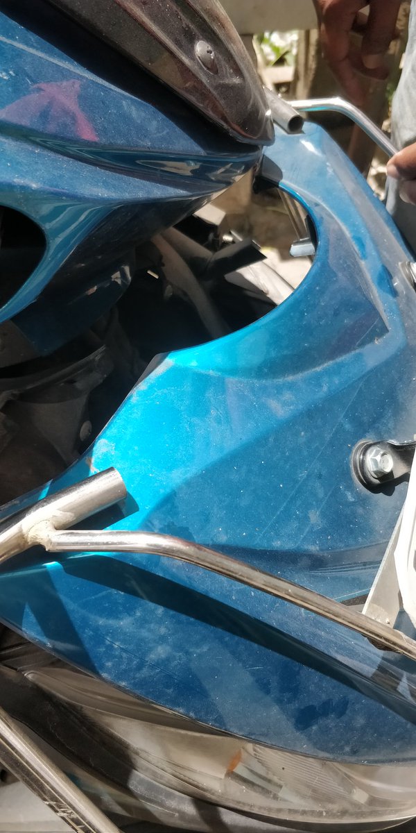 2b_or_02b's tweet image. Chassis Bent, Battery Panel broken, Mudguard and stand scratched! Bill over Rs. 3000
@blrcitytraffic towed my bike from Markham Road for no parking offence.
#CommonManProblems
#TrafficPoliceBreaksBikes
